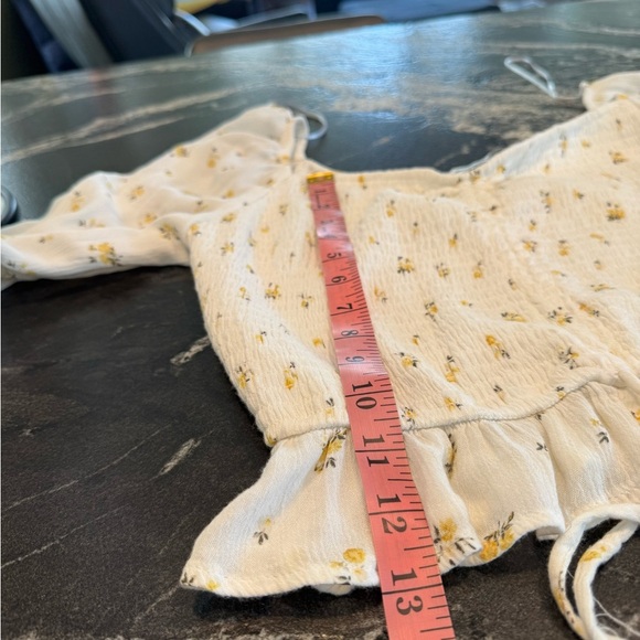 Hollister soft white top with yellow flowers L - Picture 5 of 8